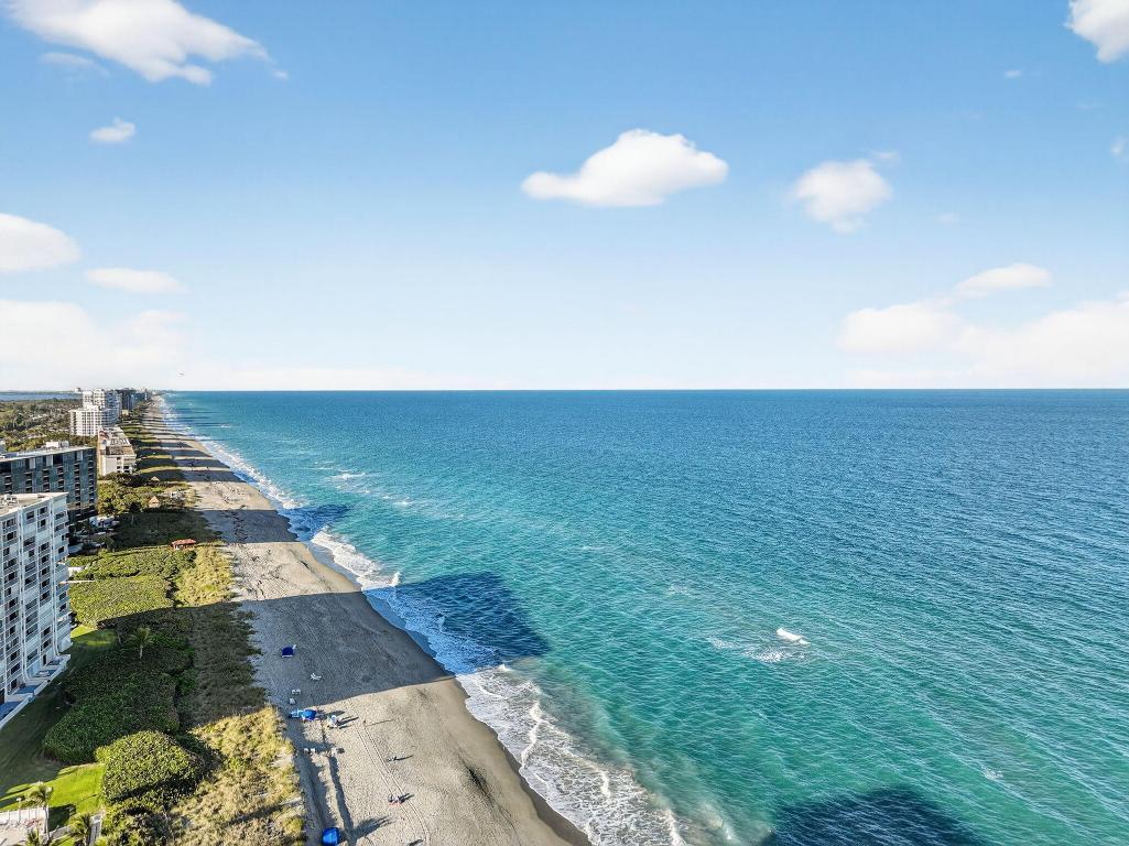 ISLAND CREST CONDOMINIUM - Residential