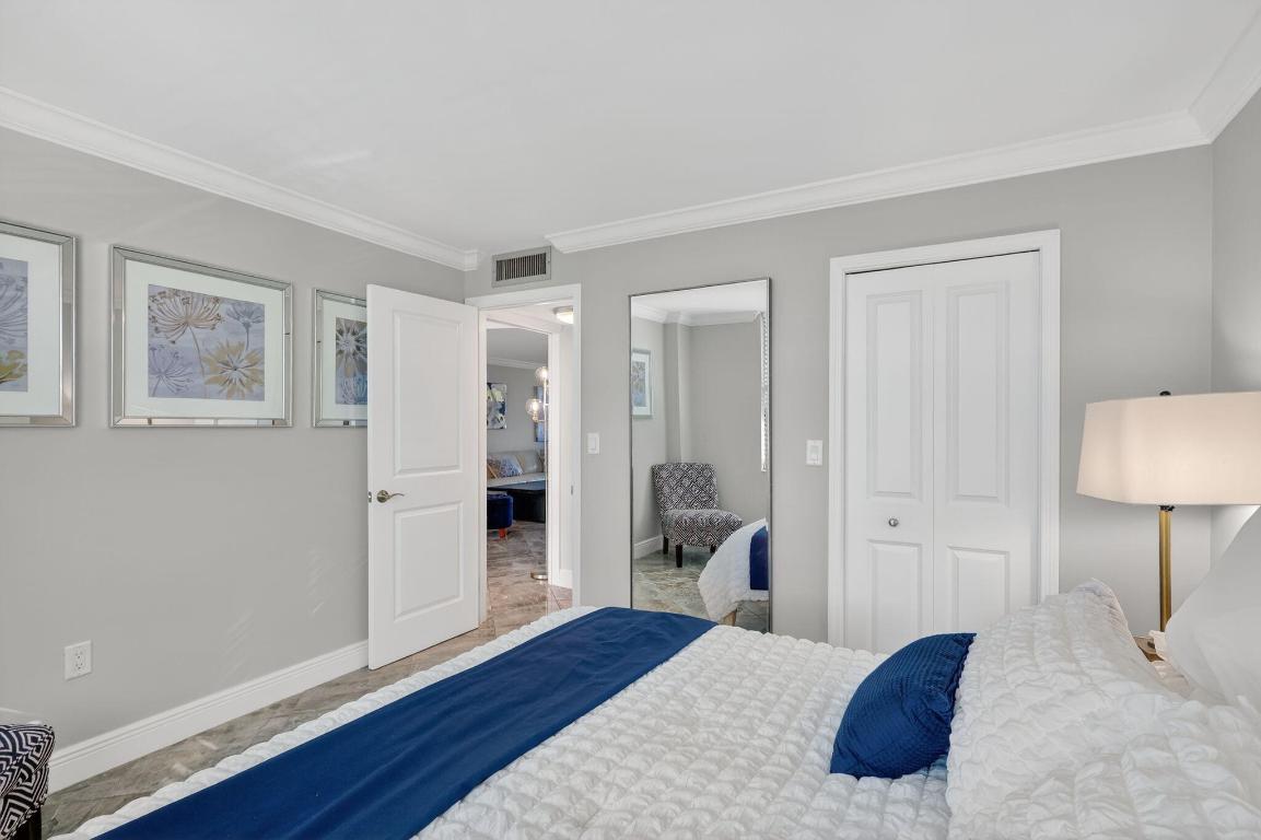 ISLAND CREST CONDOMINIUM - Residential