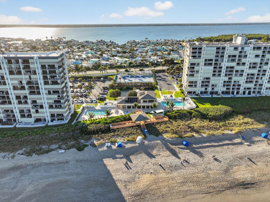 ISLAND CREST CONDOMINIUM - Residential