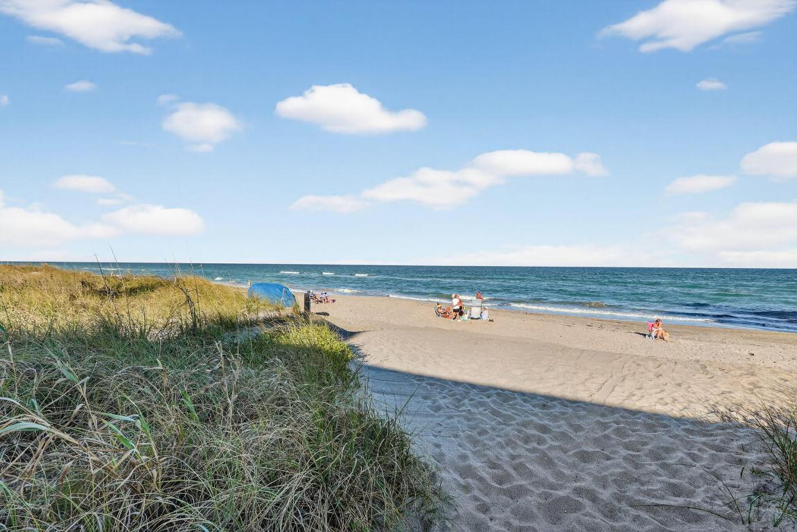 ISLAND CREST CONDOMINIUM - Residential