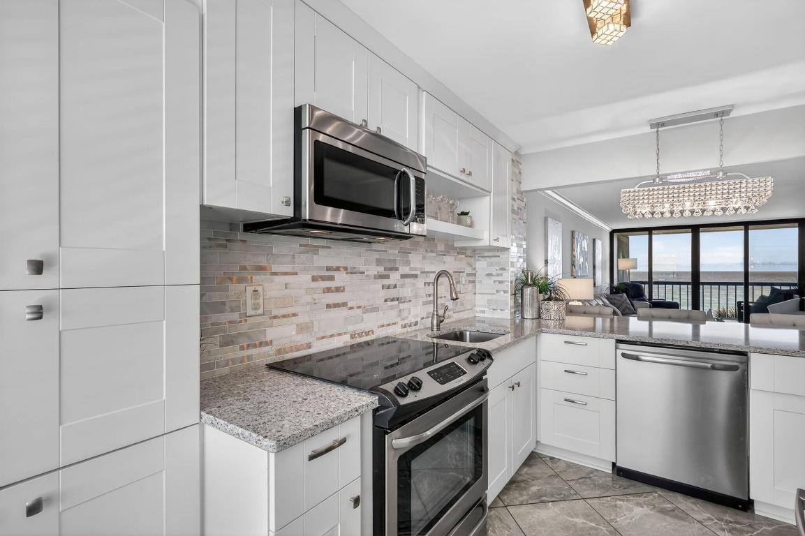 ISLAND CREST CONDOMINIUM - Residential