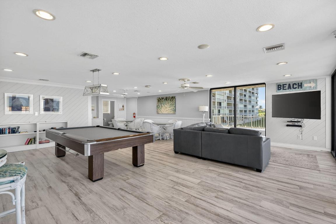 ISLAND CREST CONDOMINIUM - Residential