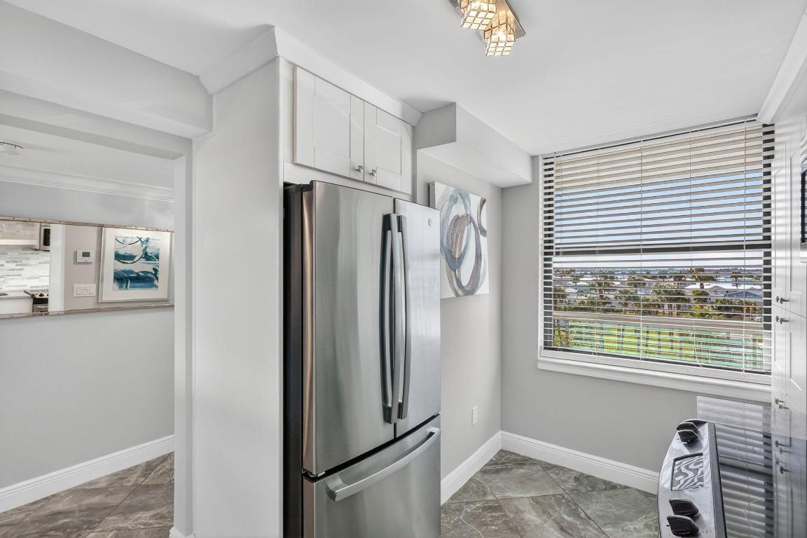 ISLAND CREST CONDOMINIUM - Residential