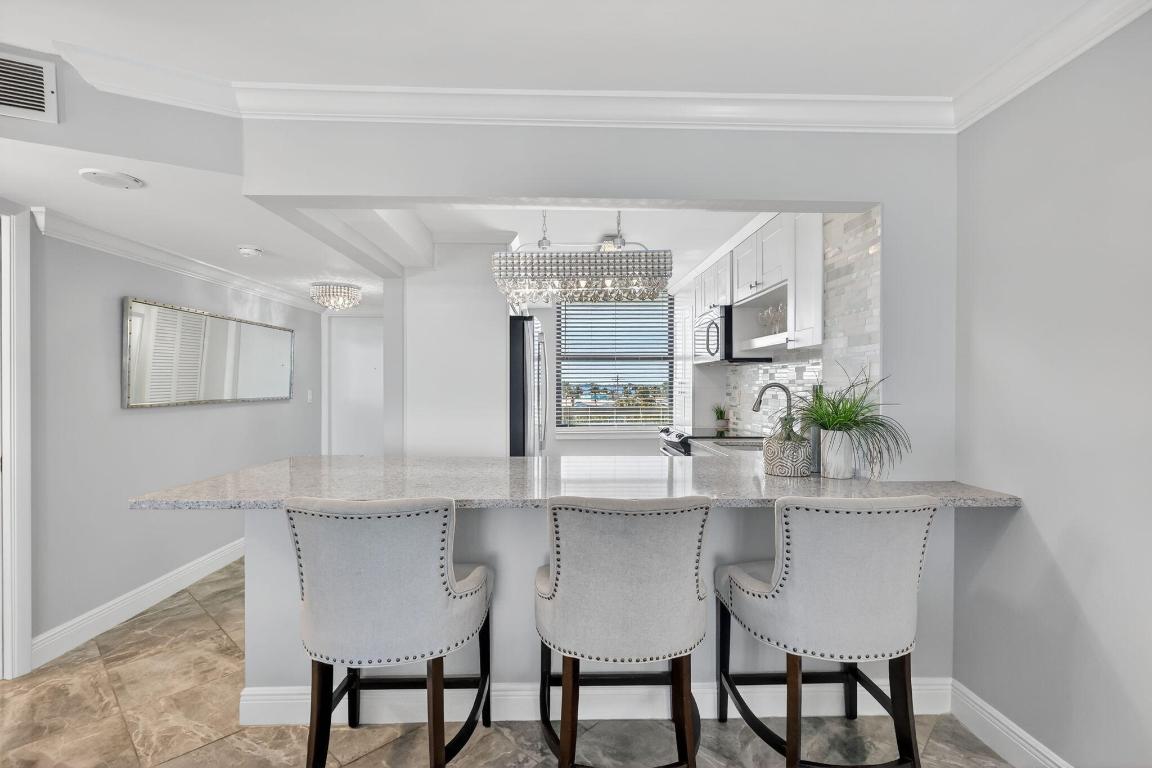 ISLAND CREST CONDOMINIUM - Residential