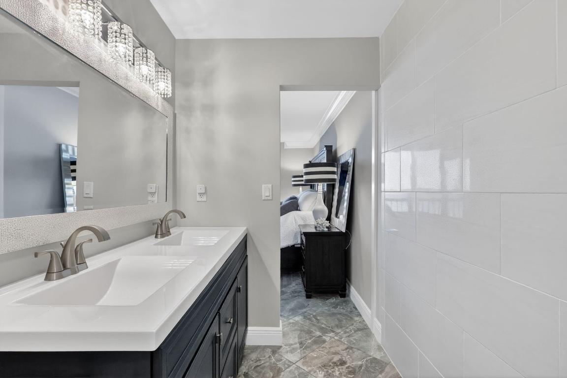 ISLAND CREST CONDOMINIUM - Residential