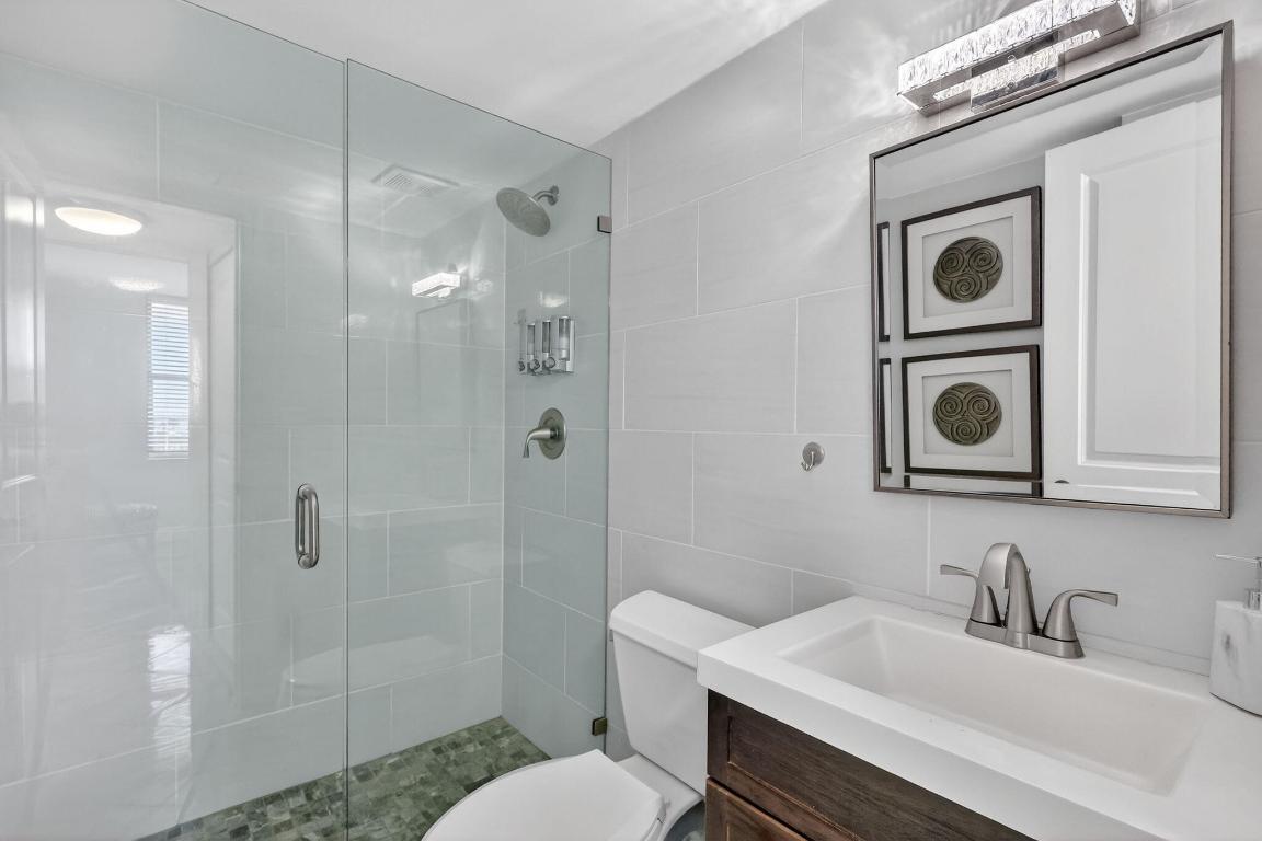 ISLAND CREST CONDOMINIUM - Residential