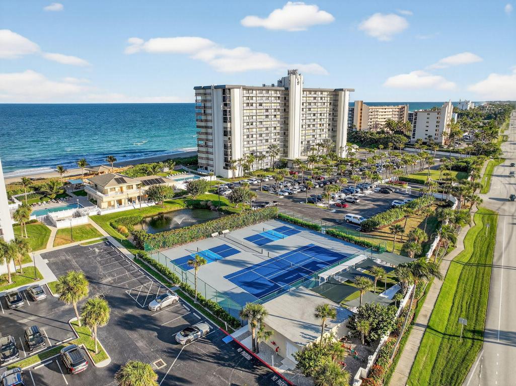 ISLAND CREST CONDOMINIUM - Residential