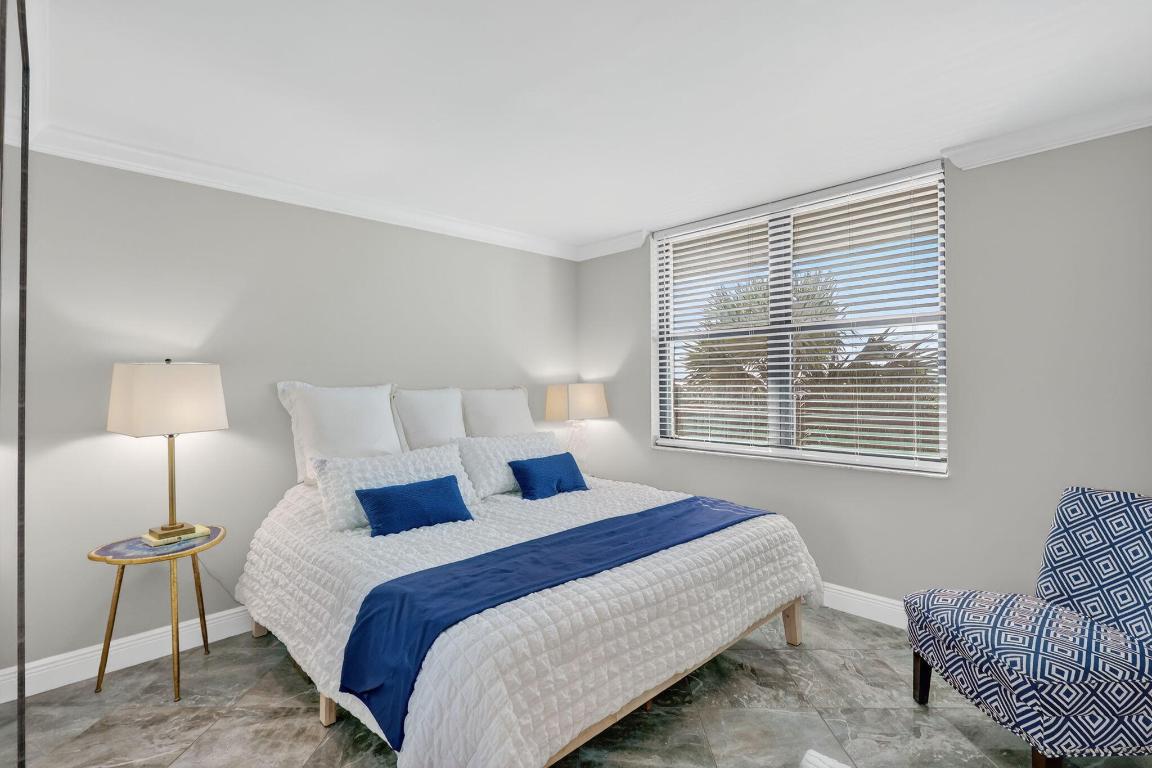 ISLAND CREST CONDOMINIUM - Residential