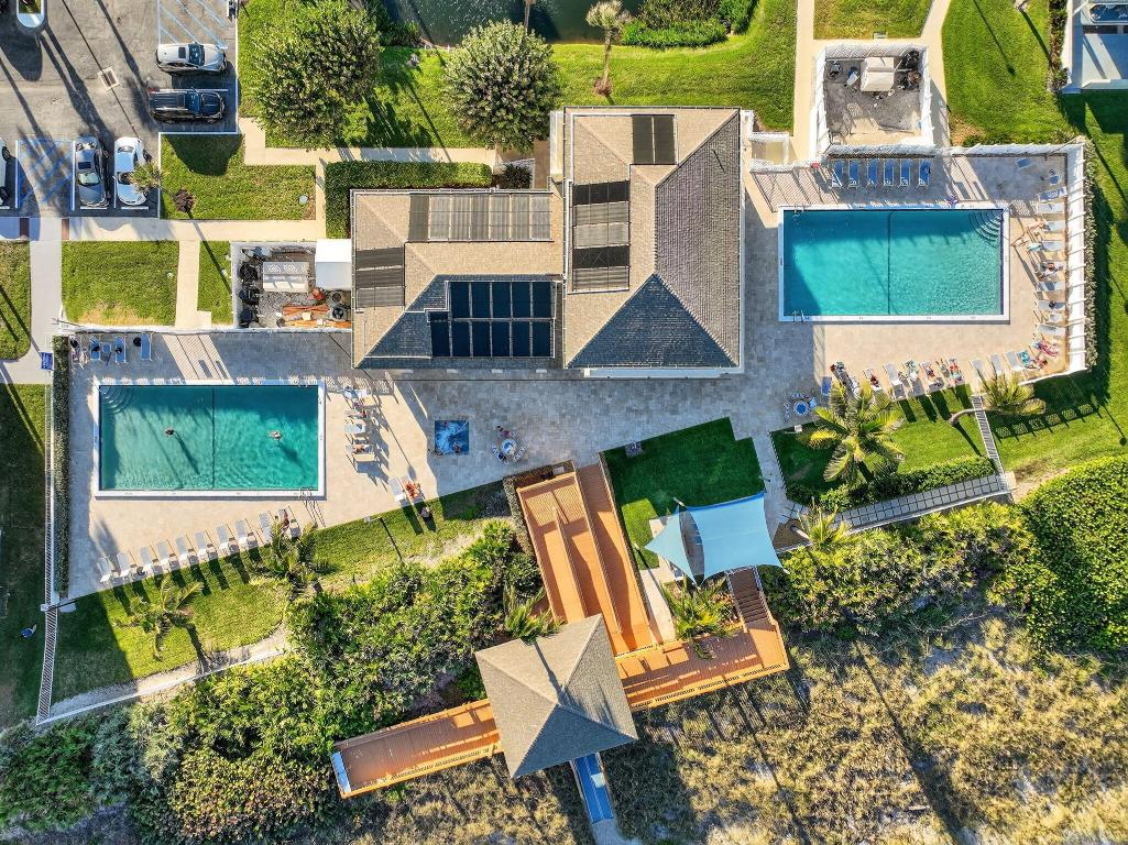 ISLAND CREST CONDOMINIUM - Residential