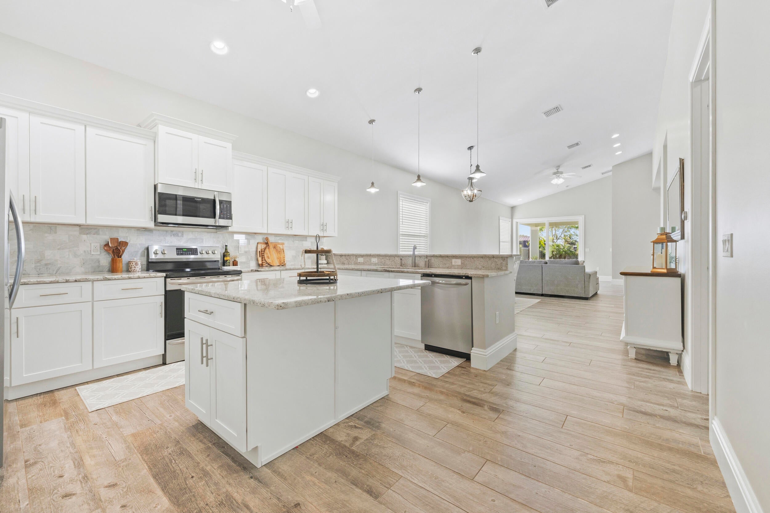 962 SW 27TH Street