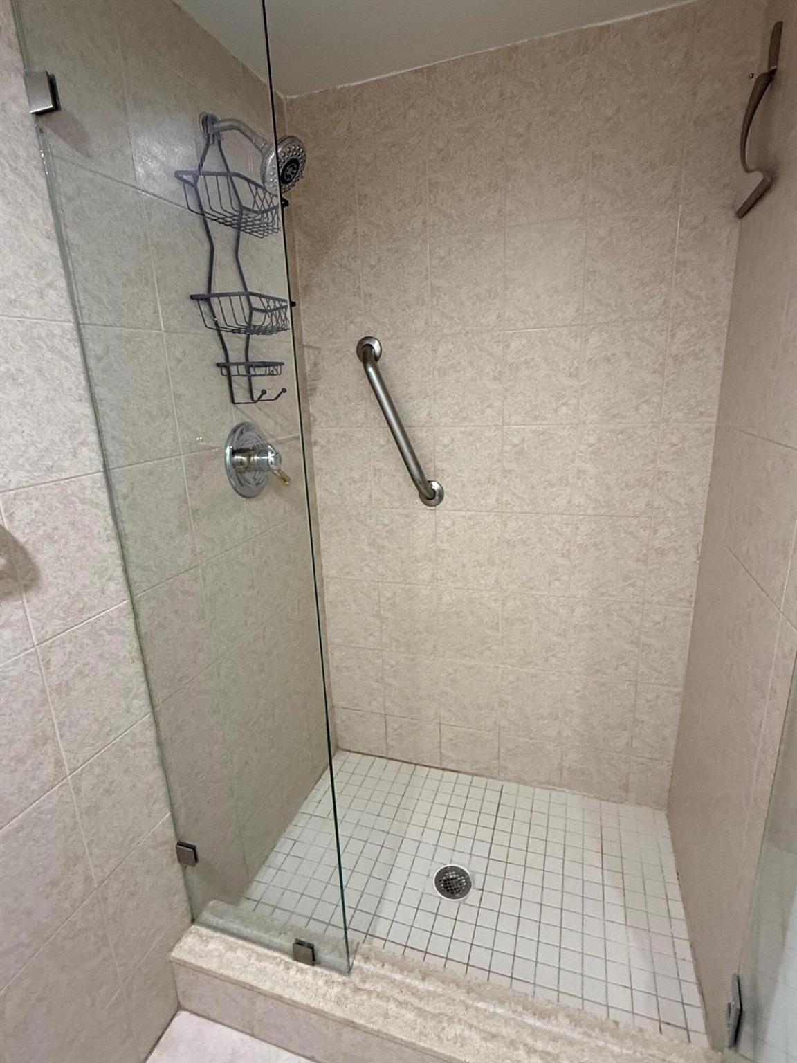PORT DE MER CONDO - Residential Lease