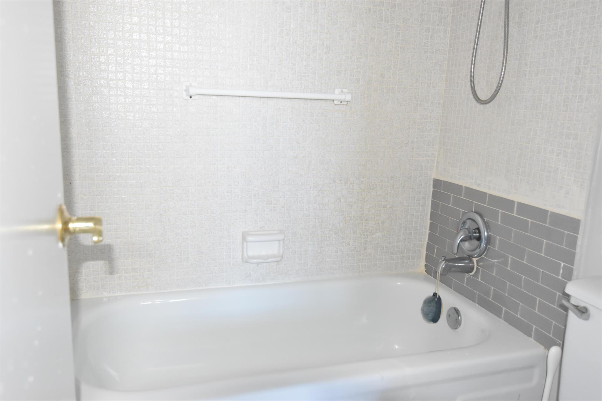 PORT DE MER CONDO - Residential Lease
