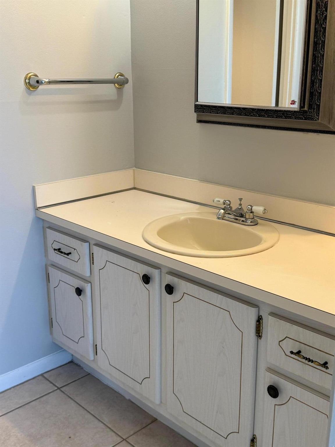 PORT DE MER CONDO - Residential Lease