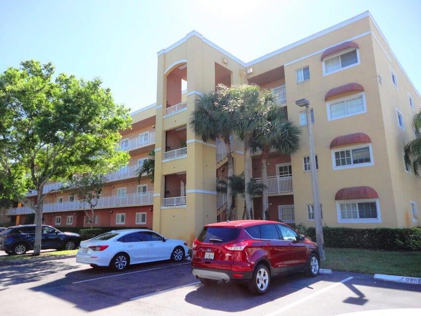 Photo of 4723 LUCERNE LAKES Boulevard E #633, Lake Worth, FL 33467 (MLS # B26062784)