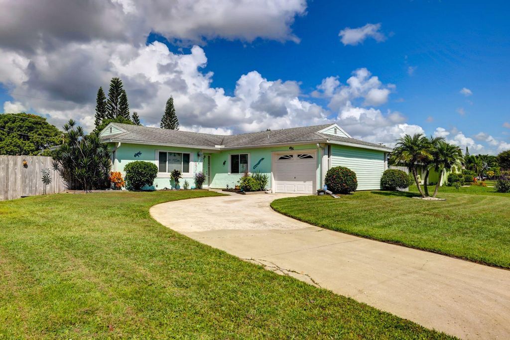 Photo of 2376 SE Holland Street, Port St Lucie, FL 34952 (MLS # R10917175)