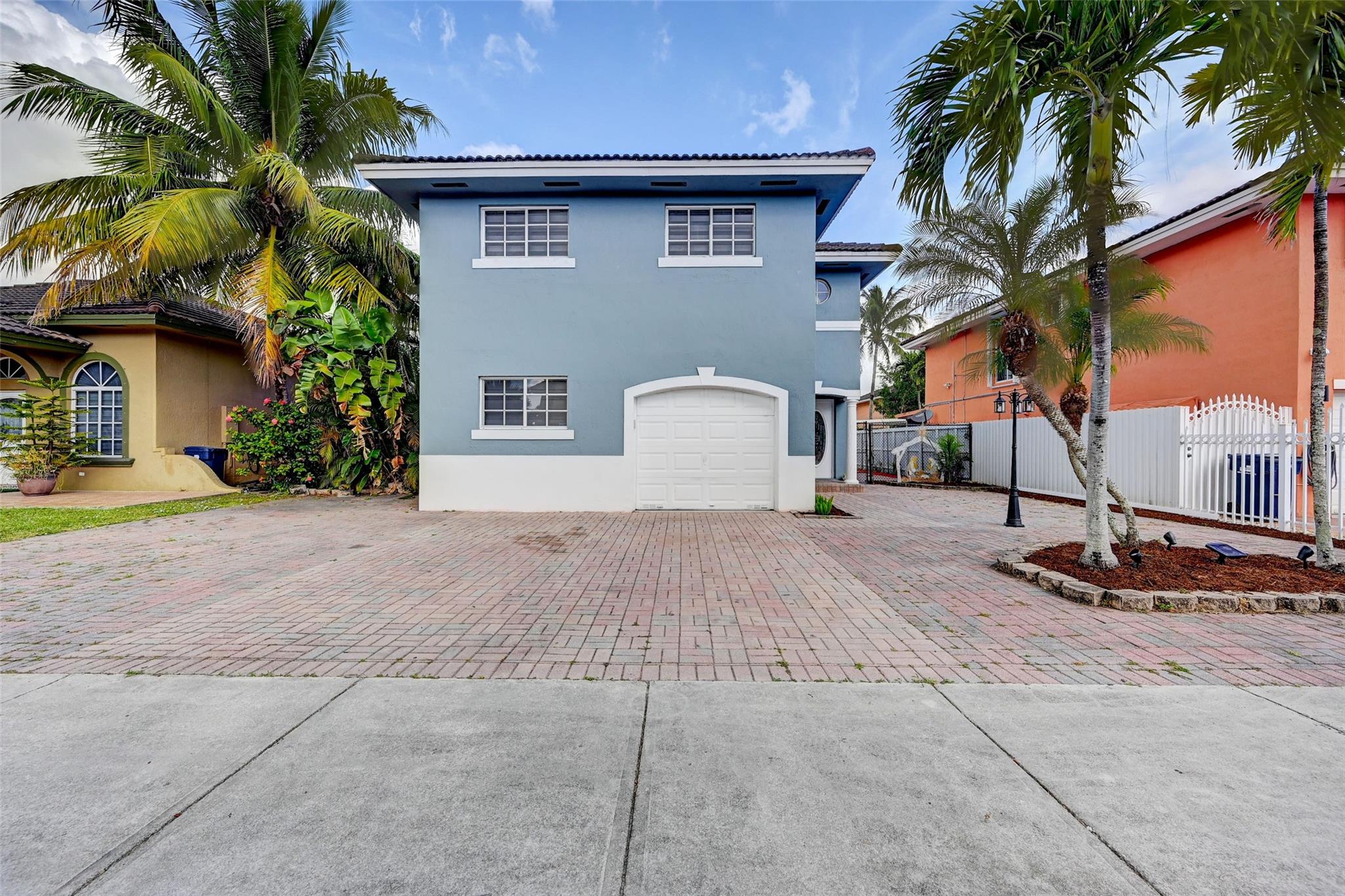 Beautiful upgraded home. 4/2 plus in laws Apartment.