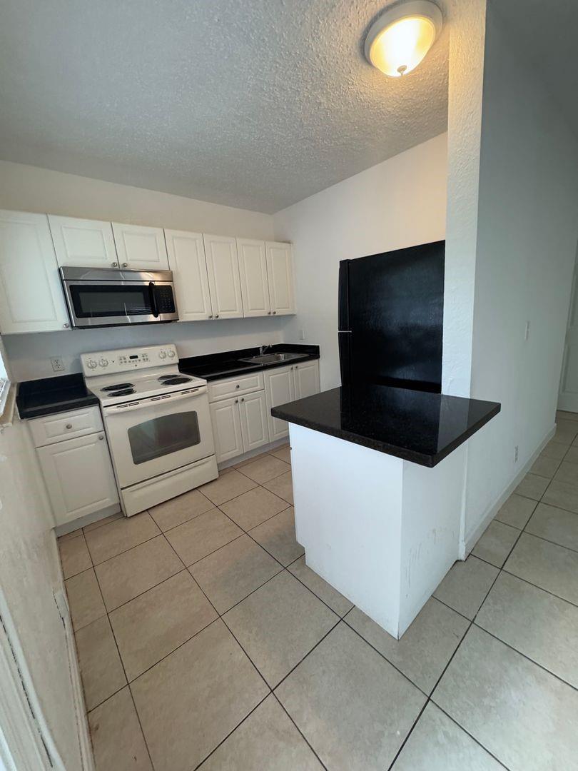 701 SW 14th Ave 4