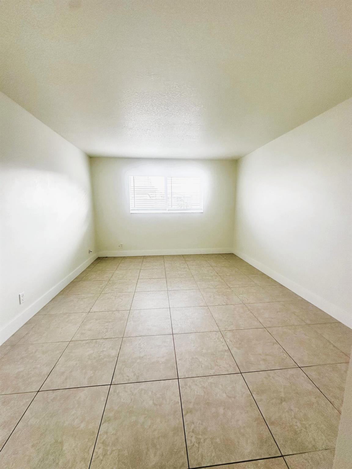 COLONIAL CLUB CONDO SEC 1 - Residential Lease