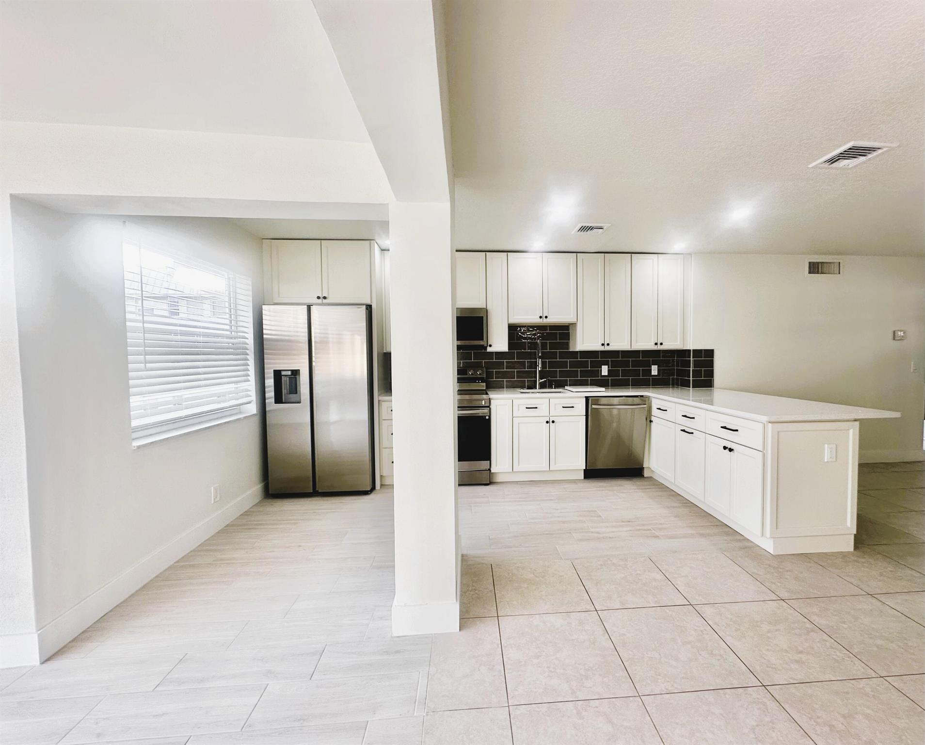 COLONIAL CLUB CONDO SEC 1 - Residential Lease