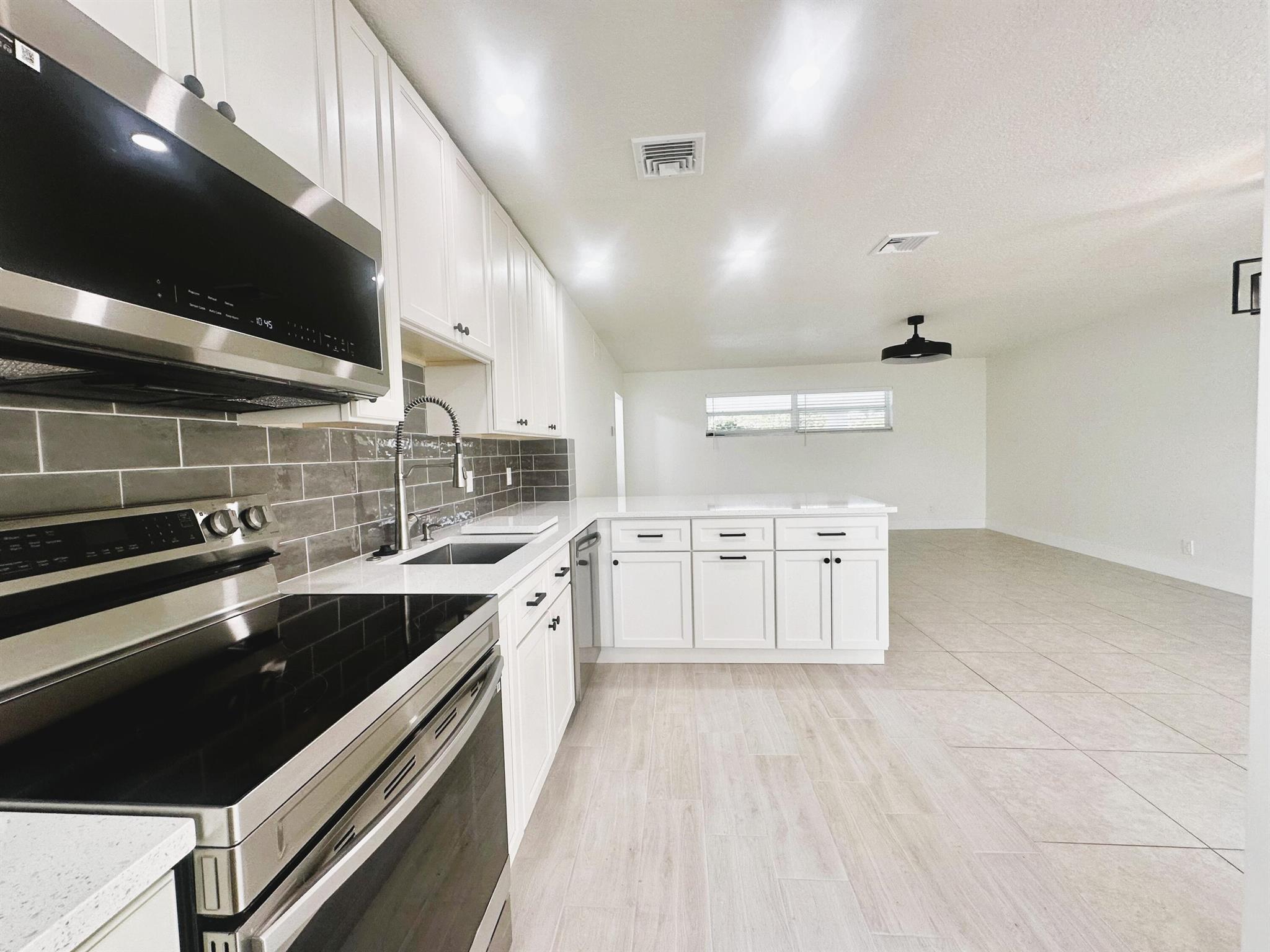 COLONIAL CLUB CONDO SEC 1 - Residential Lease