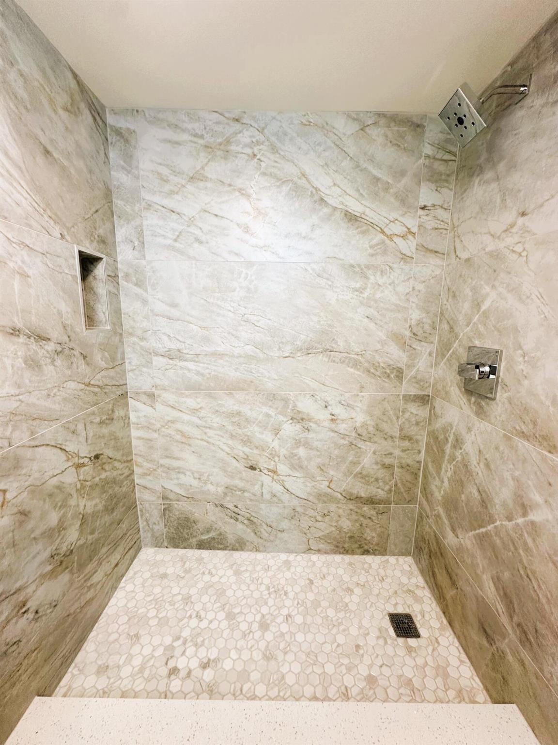 COLONIAL CLUB CONDO SEC 1 - Residential Lease