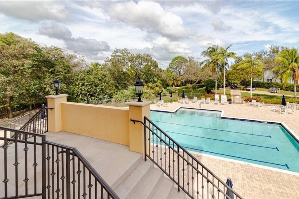 PALM COVE GOLF & YACHT CL - Residential