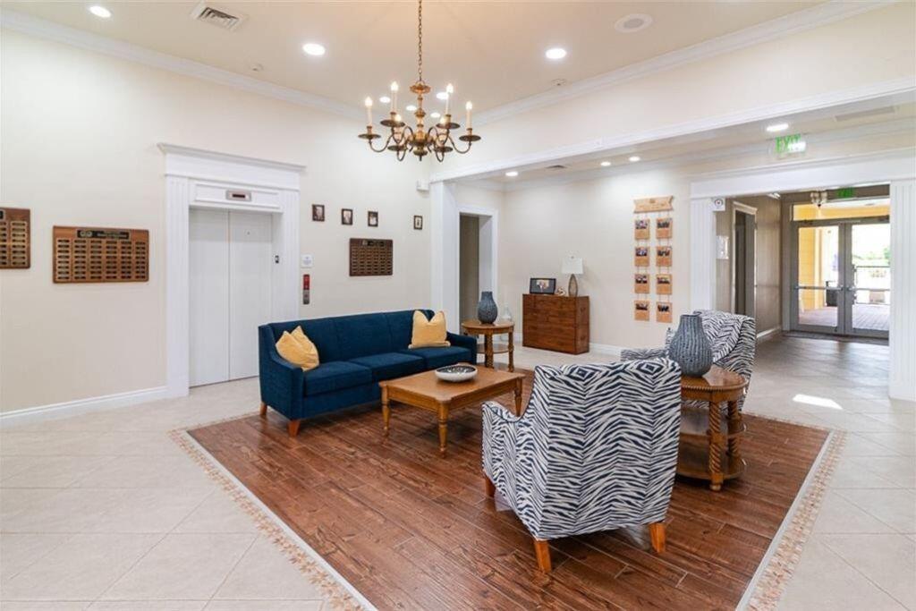 PALM COVE GOLF & YACHT CL - Residential