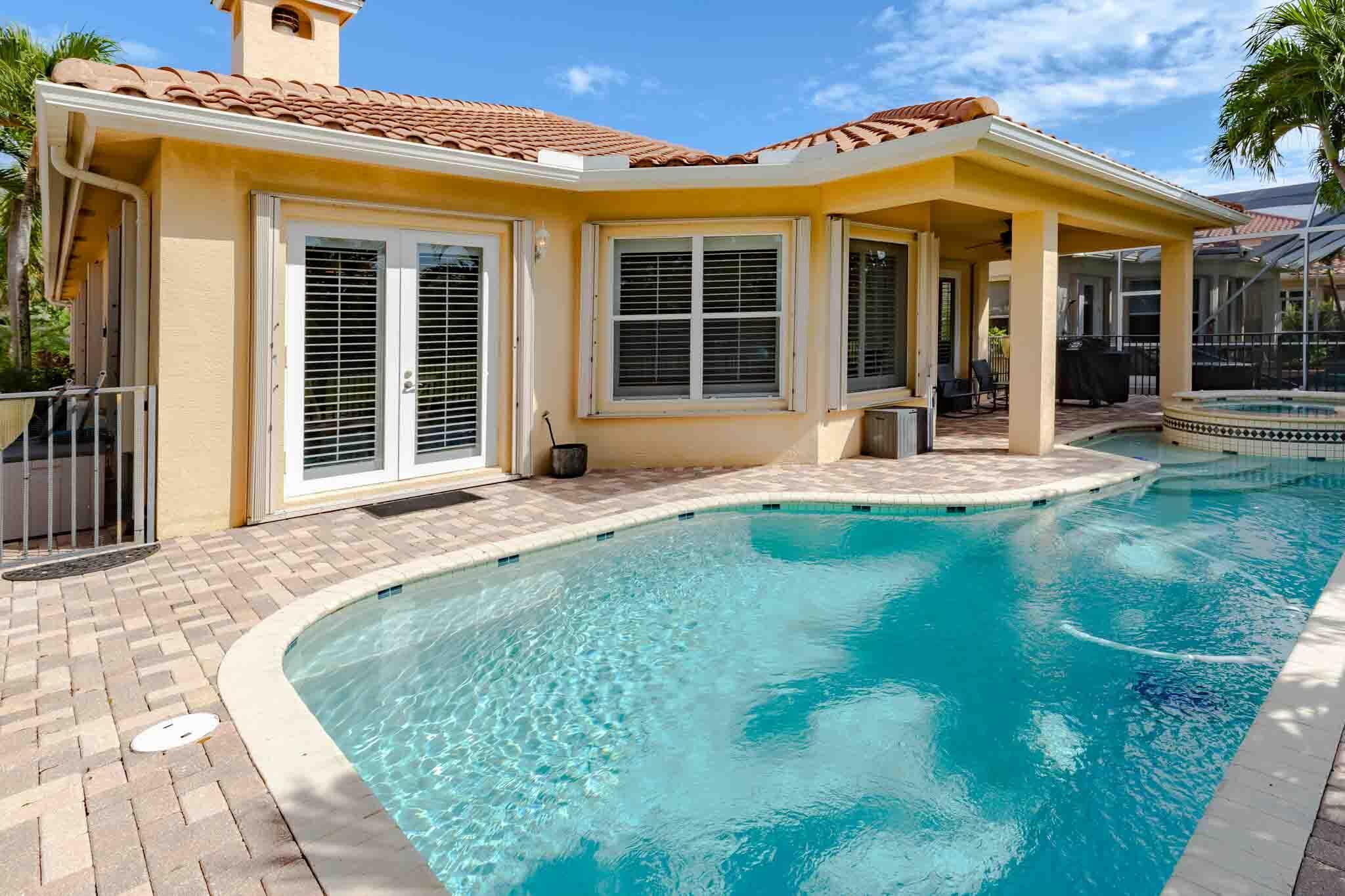 PALM COVE GOLF & YACHT CL - Residential