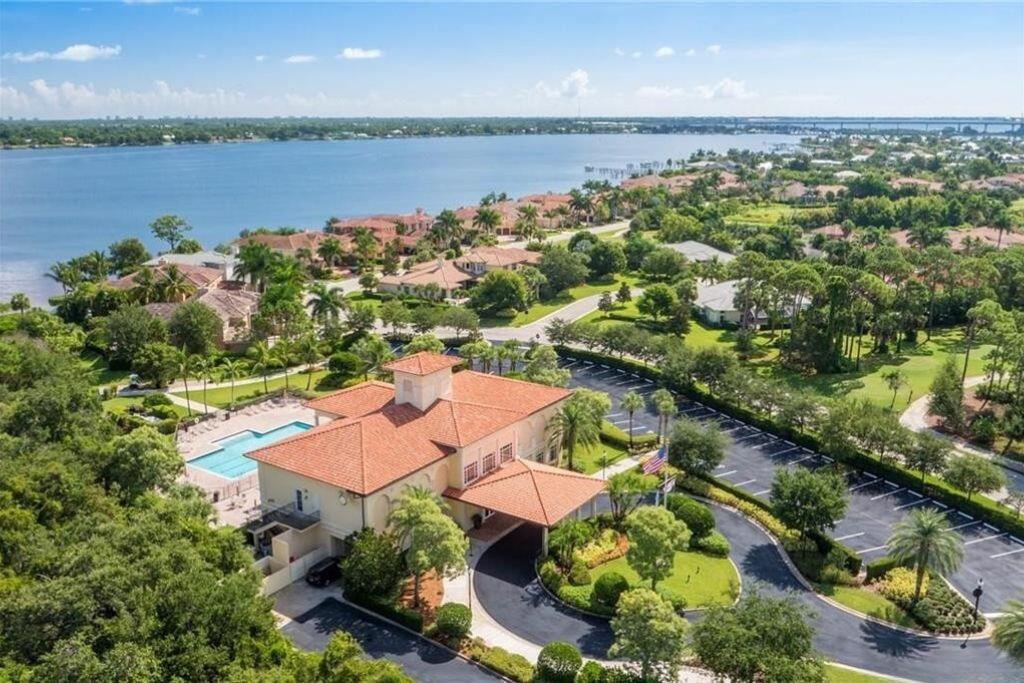 PALM COVE GOLF & YACHT CL - Residential
