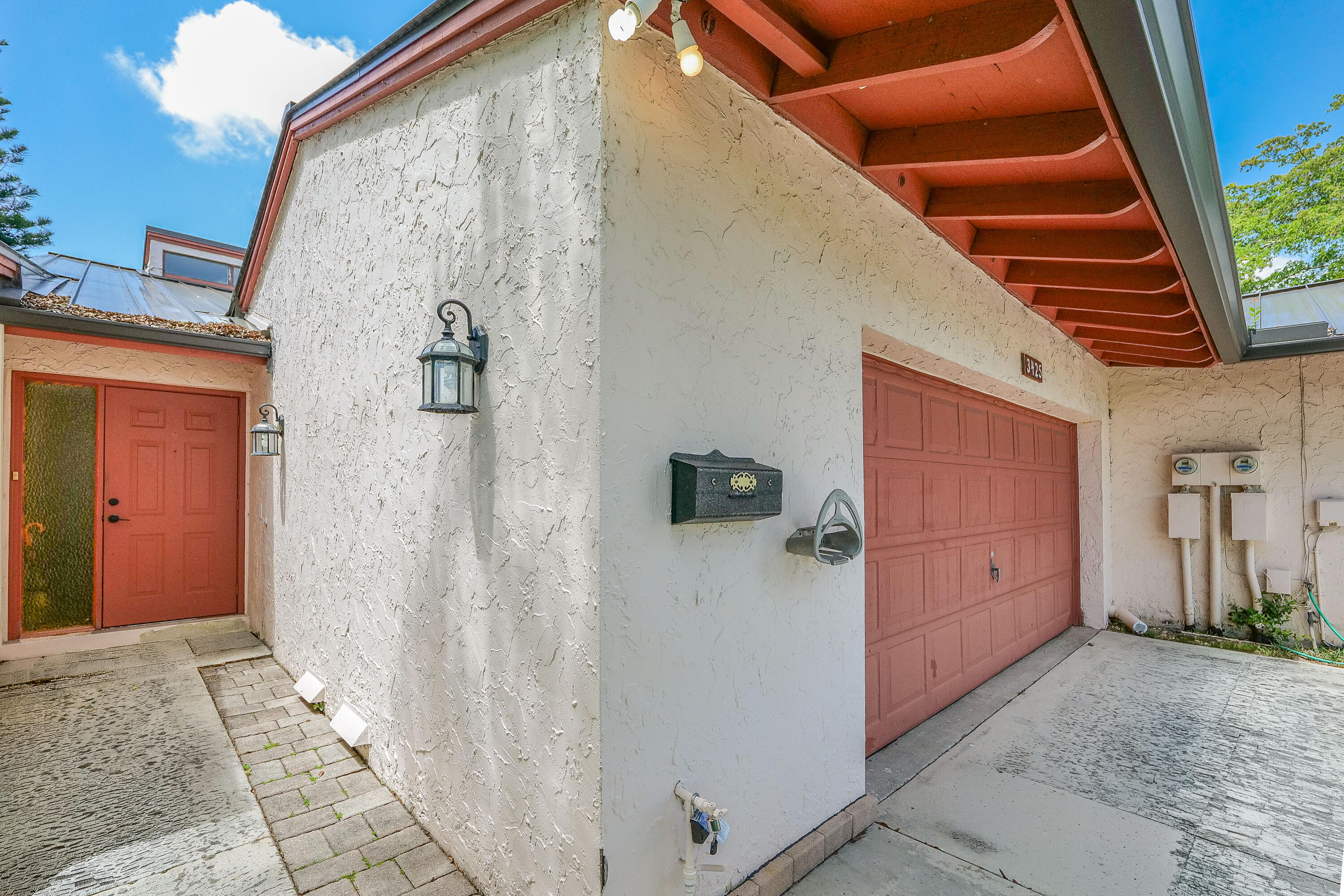 HILLS OF INVERRARY - Residential