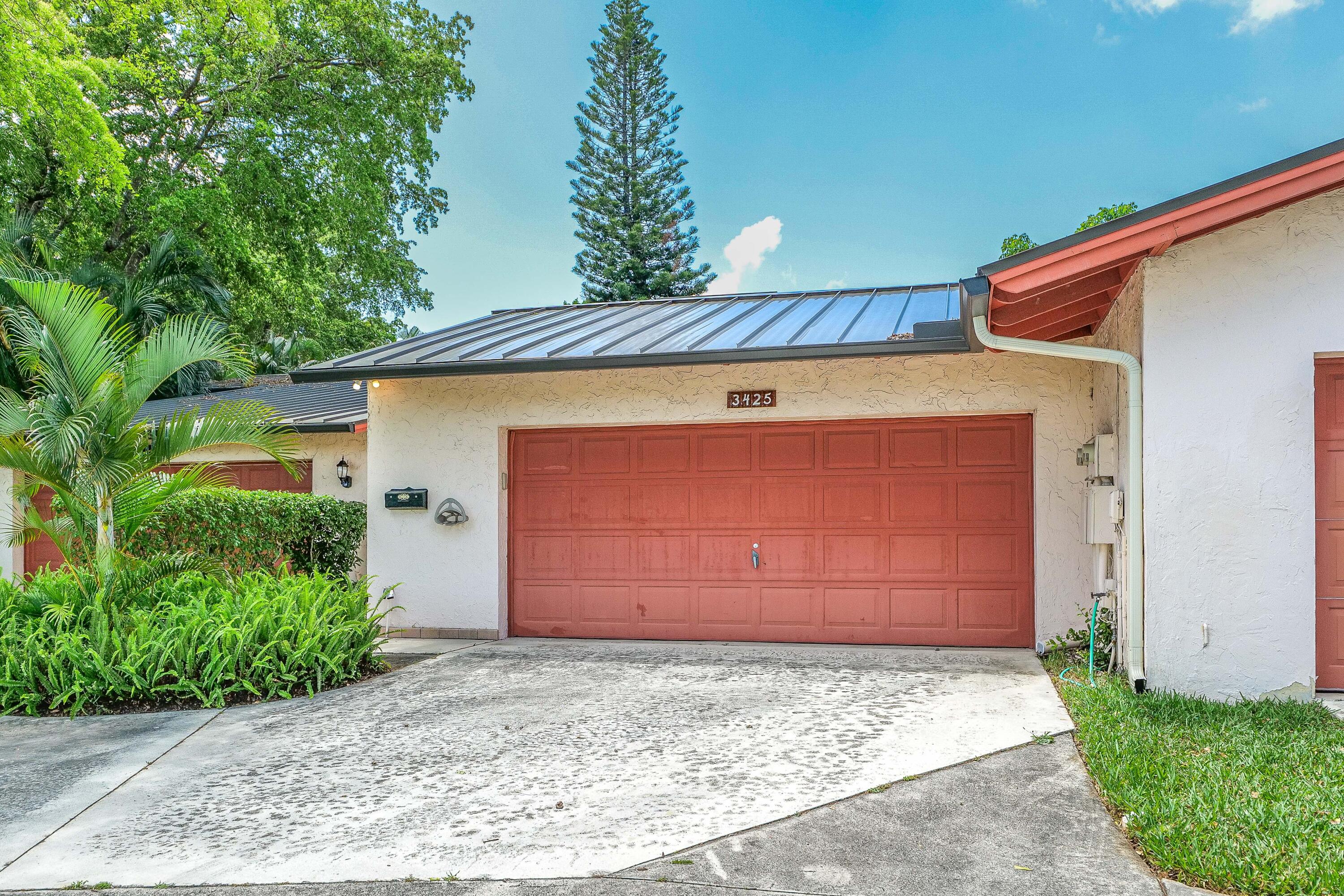 HILLS OF INVERRARY - Residential