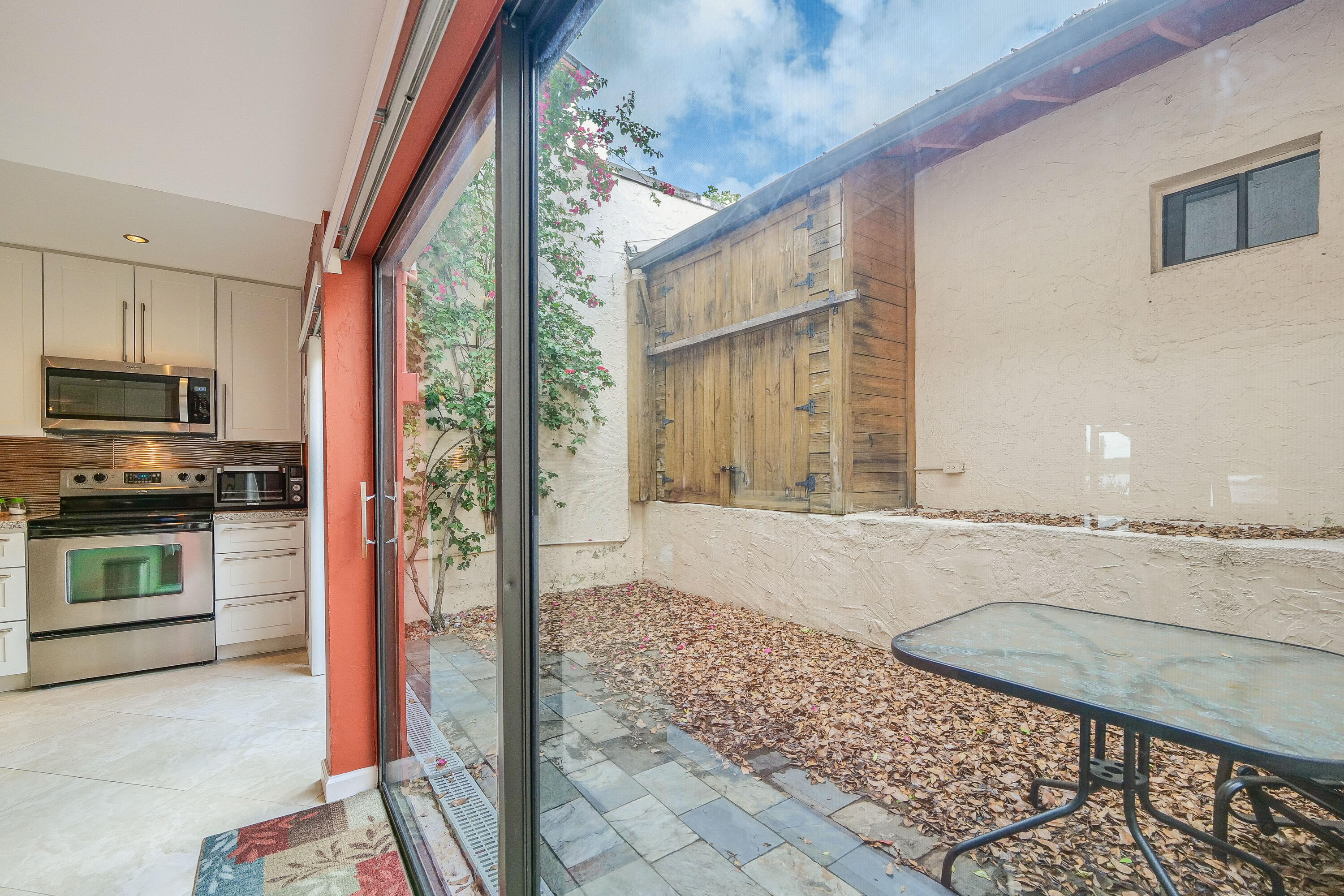 HILLS OF INVERRARY - Residential