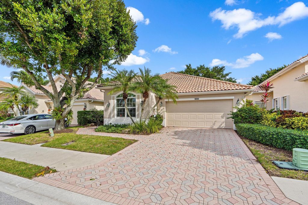 Photo of 1032 Diamond Head Way, Palm Beach Gardens, FL 33418 (MLS # R10942263)