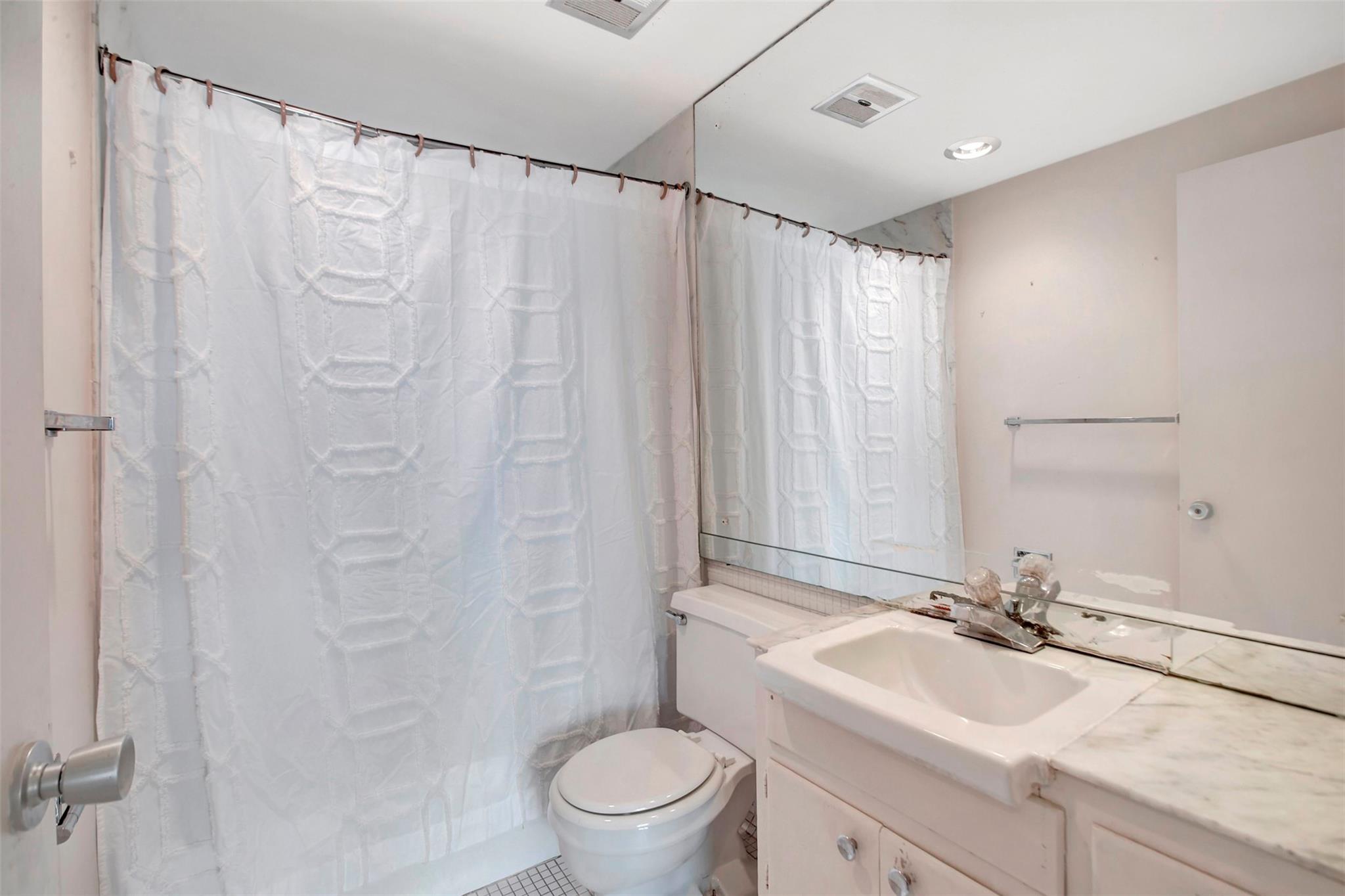 Coral Ridge Towers East - Residential