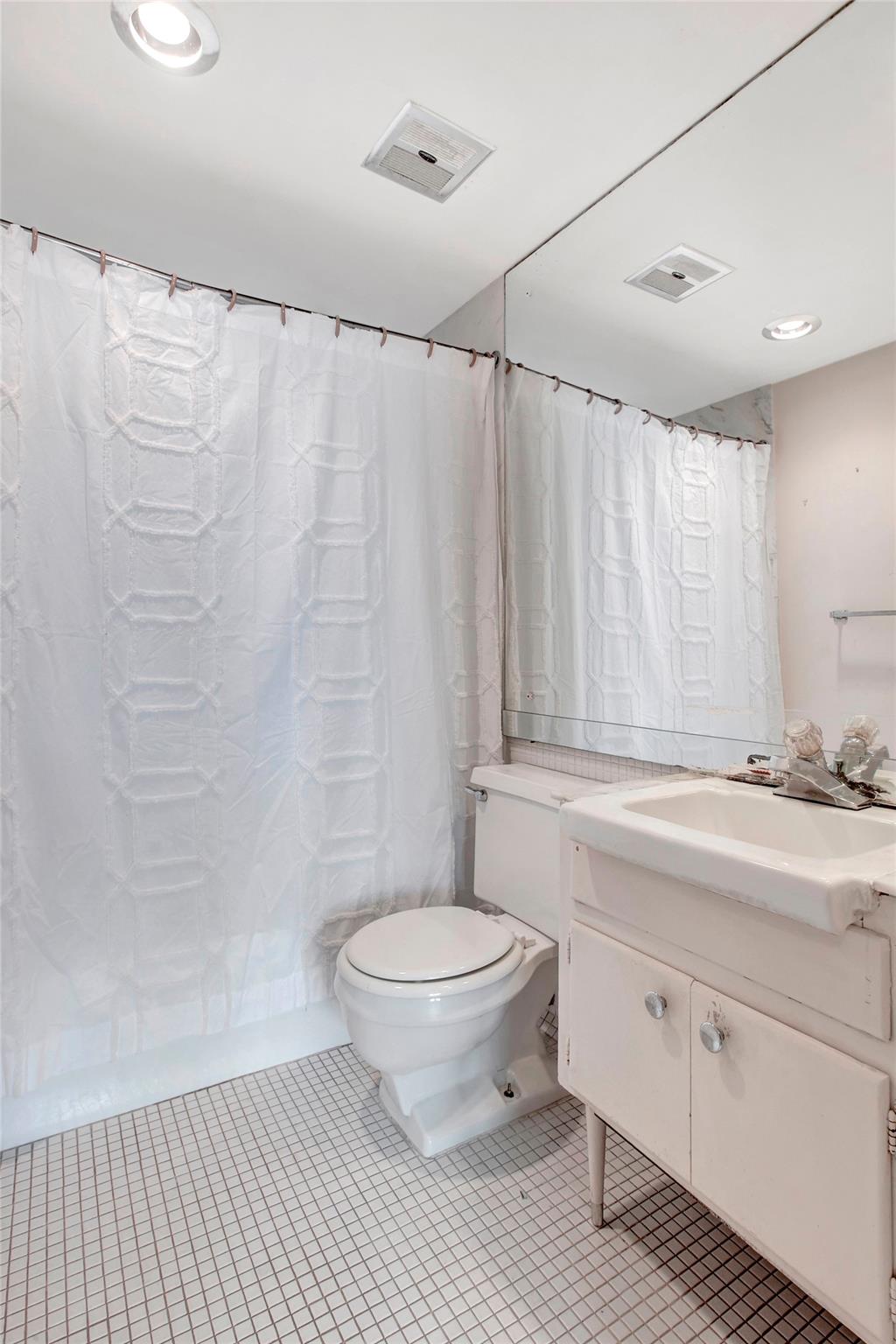 Coral Ridge Towers East - Residential