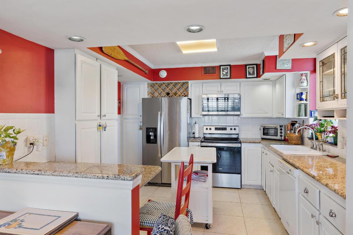 EASTPOINTE CONDO - Residential