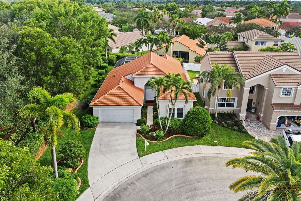 Photo of 690 Fox Creek Ct, Weston, FL 33327 (MLS # F10541055)