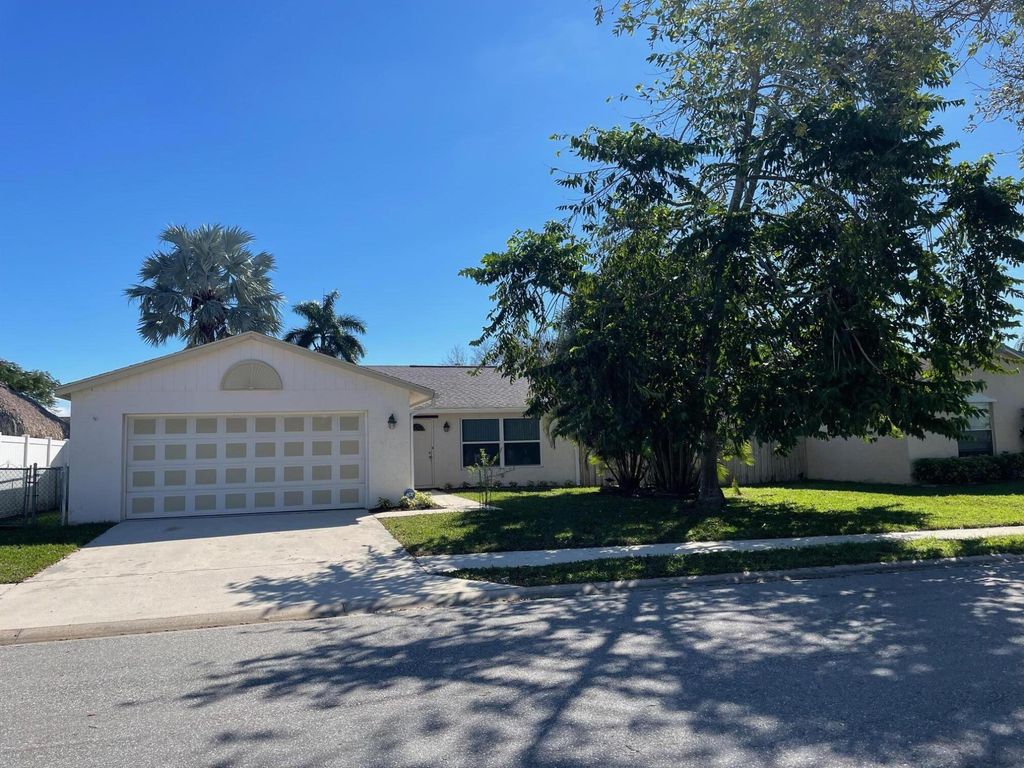 Photo of 112 Banyan Circle, Jupiter, FL 33458 (MLS # R10956732)