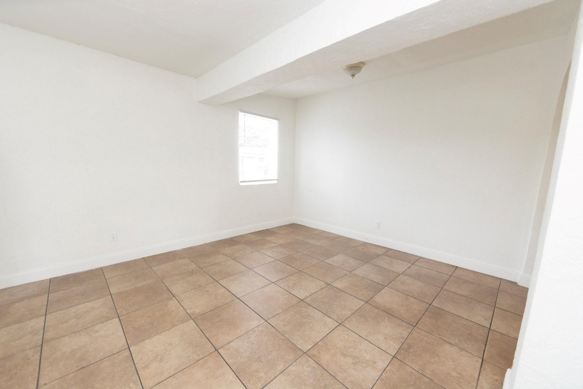 Broward Manor 33-16 B - Residential Lease