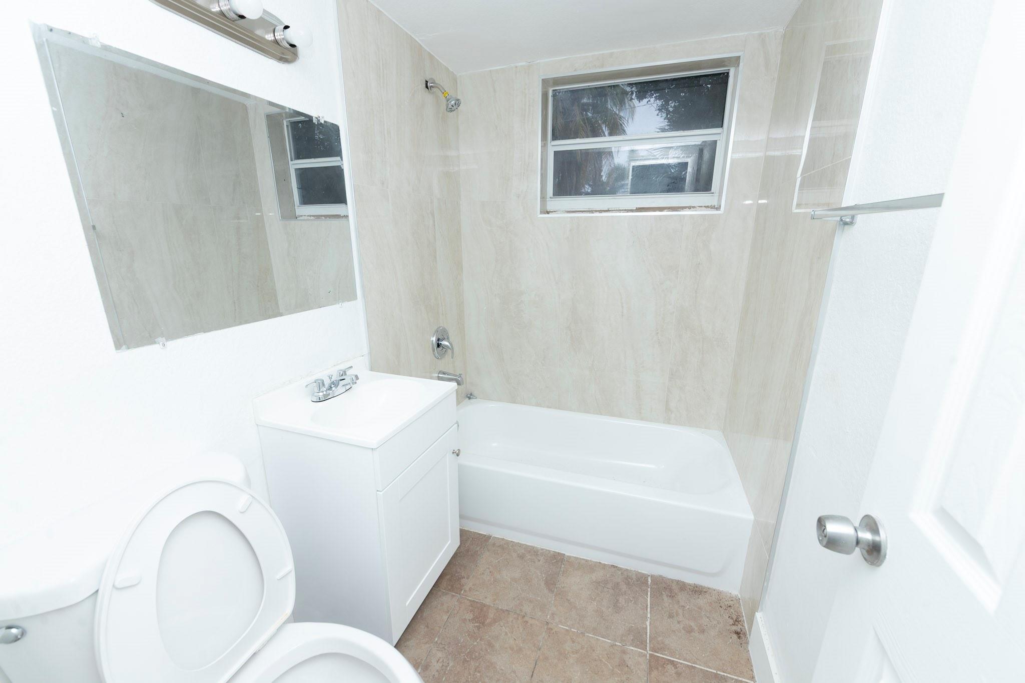 Broward Manor 33-16 B - Residential Lease