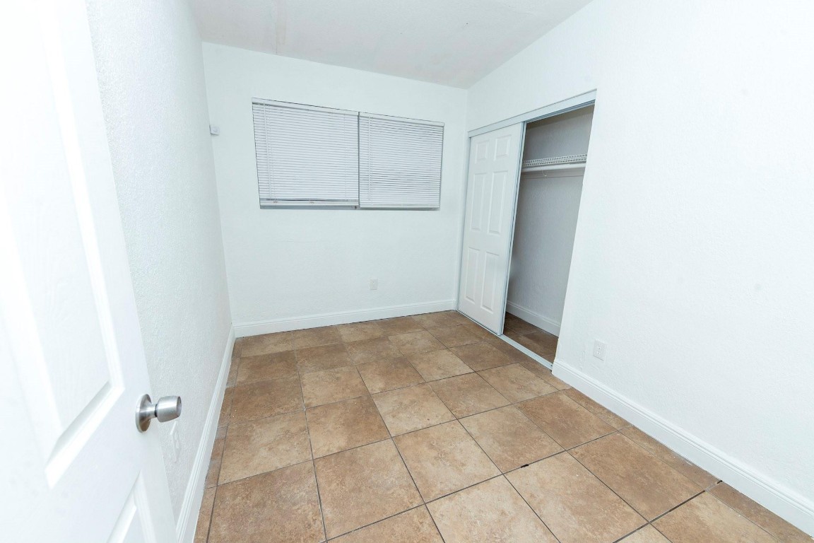 Broward Manor 33-16 B - Residential Lease