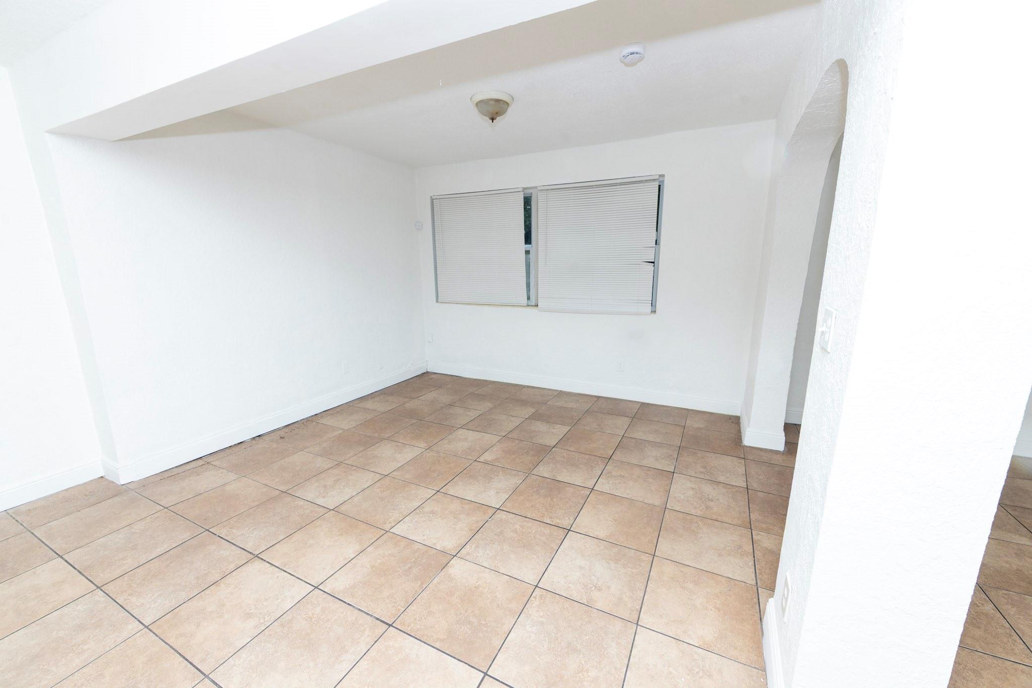 Broward Manor 33-16 B - Residential Lease