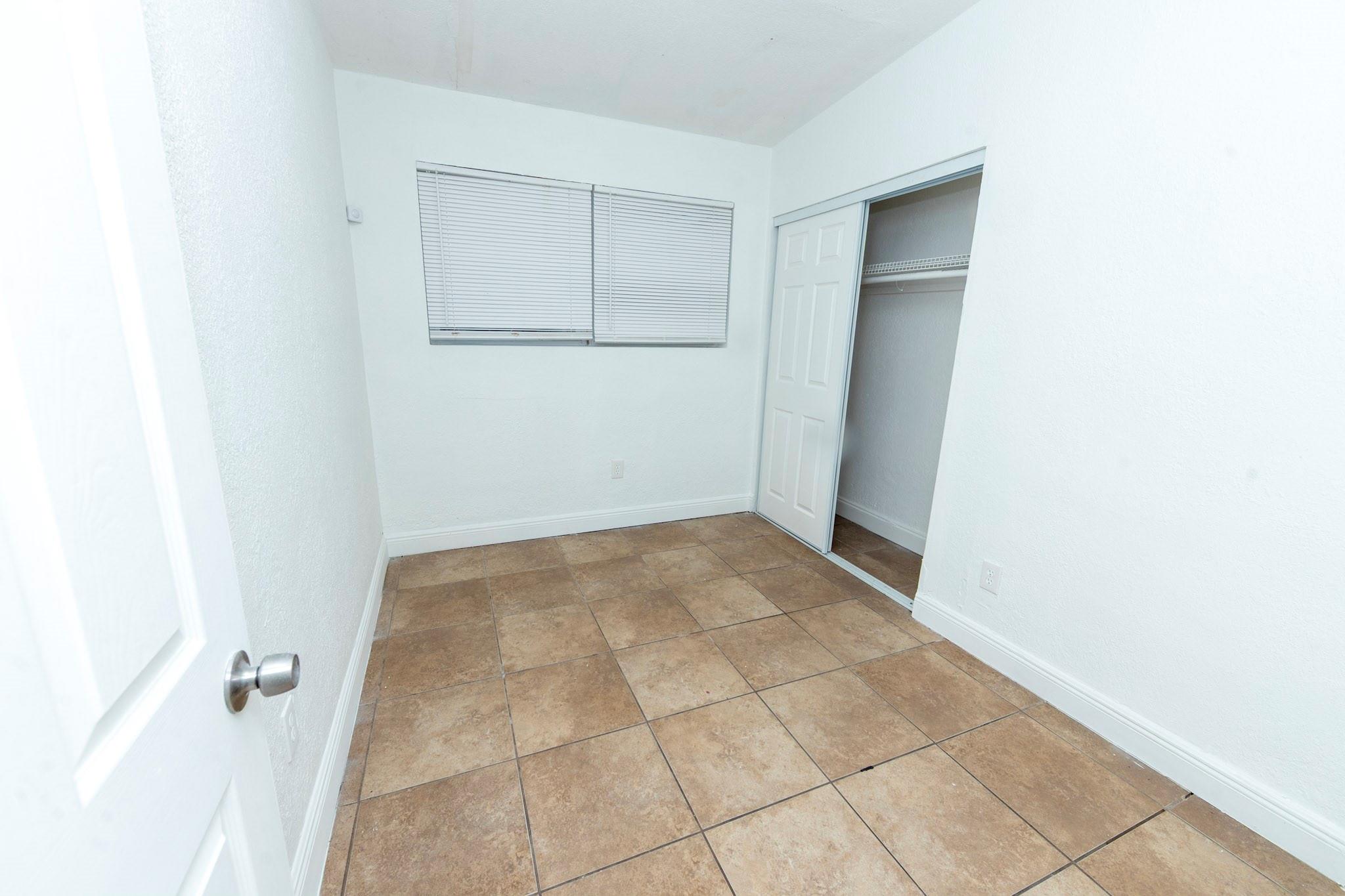 Broward Manor 33-16 B - Residential Lease