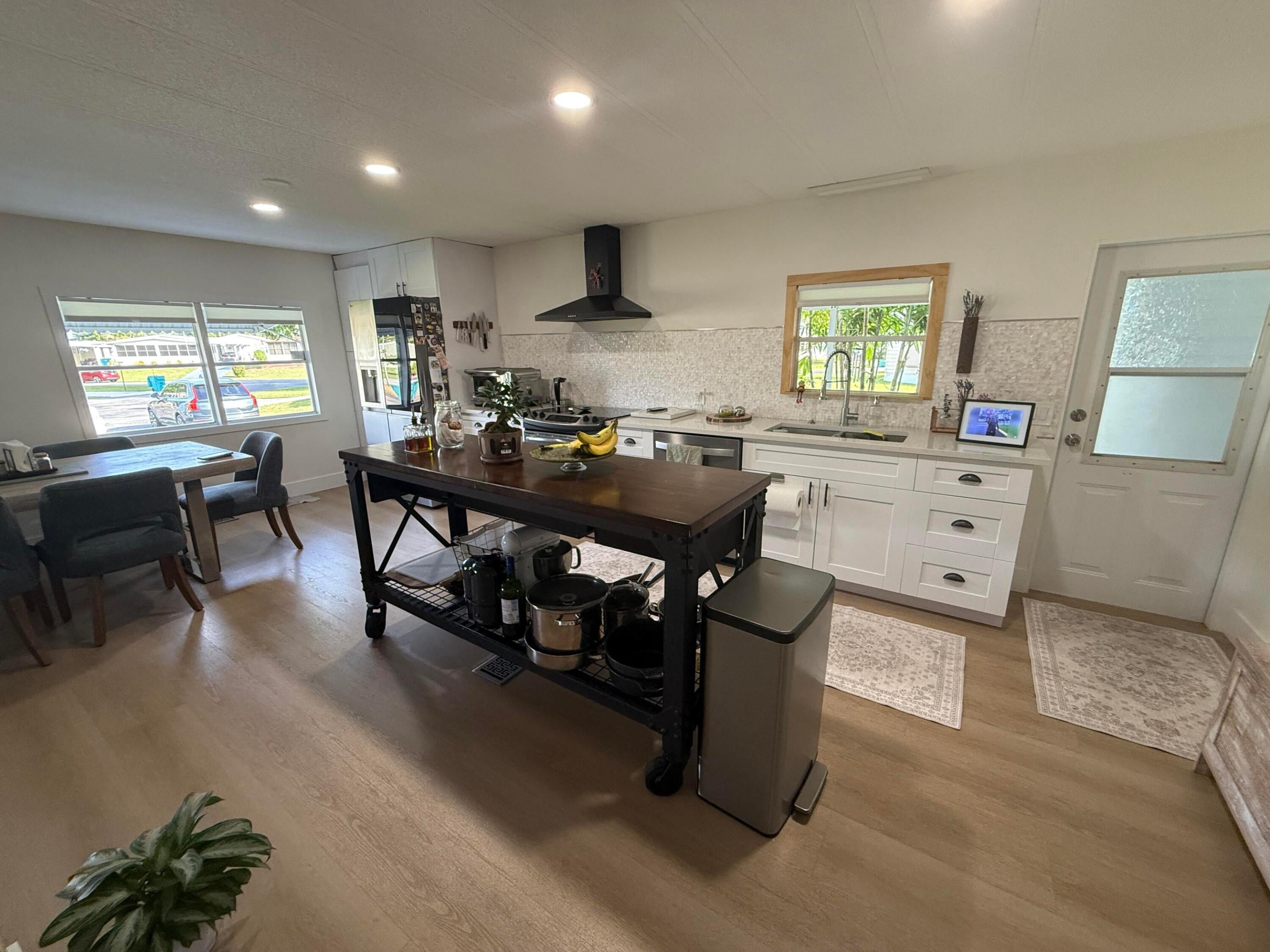 4393 Kings Row