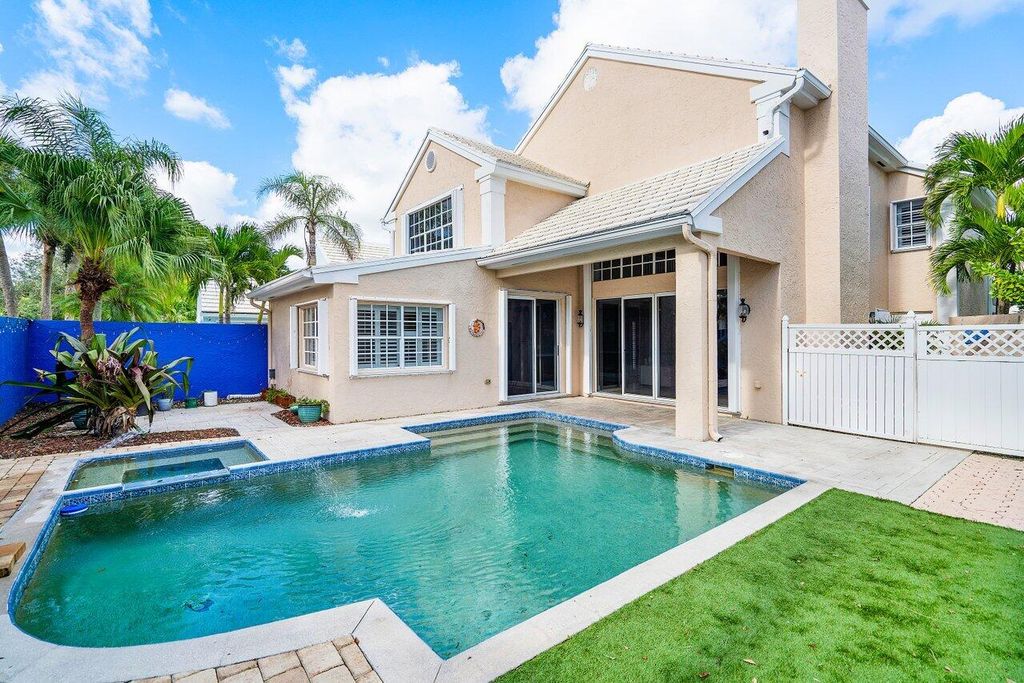 Photo of 15 Blenheim Court, Palm Beach Gardens, FL 33418 (MLS # R10937969)