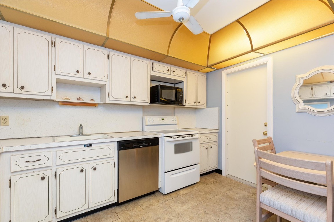 2731 NE 14th St Causeway 121