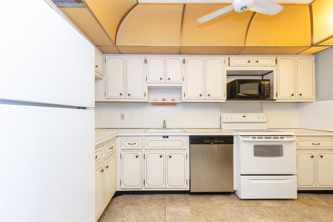 2731 NE 14th St Causeway 121