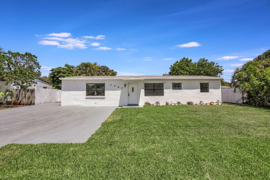 Beautiful Remodeled 3/2 with an open floorplan, Laundry Room, and walk-in closet. Brand-new Kitchen and a Lovely large backyard for parties! Minutes away from the Pompano Citi Centre and Pompano Pointe S.C.