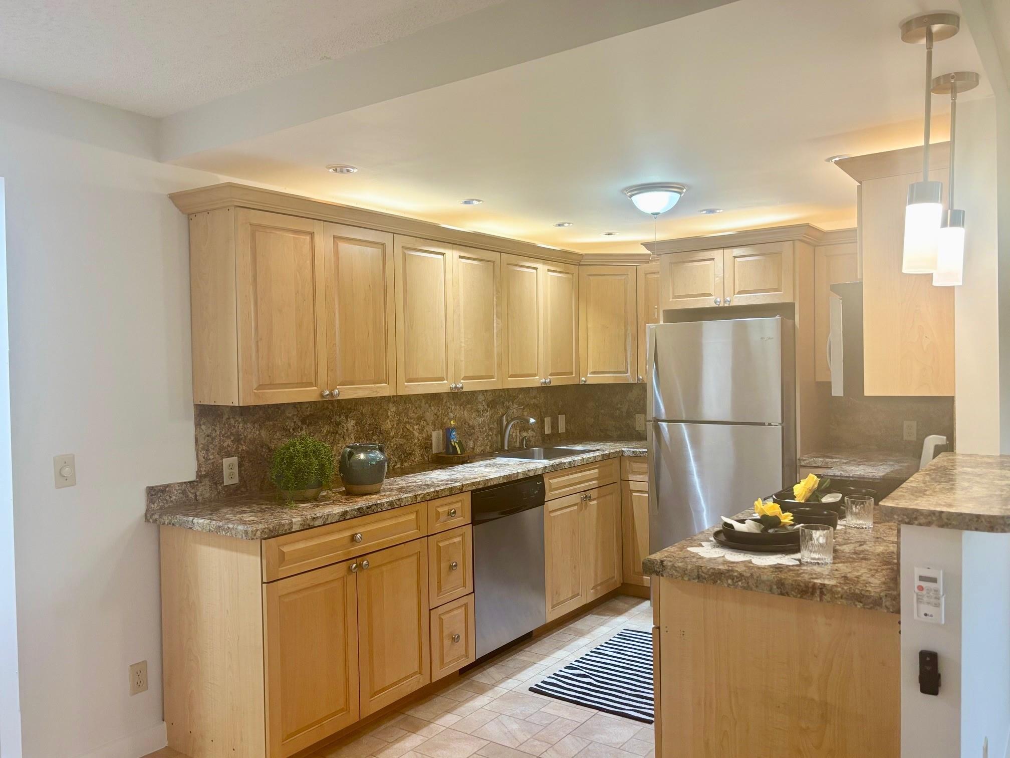 LOCATION!! FIRST FLOOR CONDO, 1 BED, 1.5 BATHS, OPEN KITCHEN, NO CARPET, RECENTLY PAINTED, OK TO LEASE BUILDING, NEAR MAIL BOX AND LAUNDRY ROOM, GREAT COMMUNITY THAT OFFERS CLUB HOUSE, COMMUNITY POOLS, COURTESY BUS, HOUSE OF WORSHIP, GAME ROOM AND MORE.