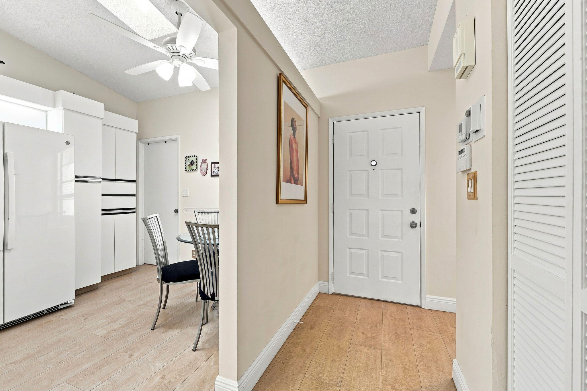 6013 SUNNY POINTE Circle
